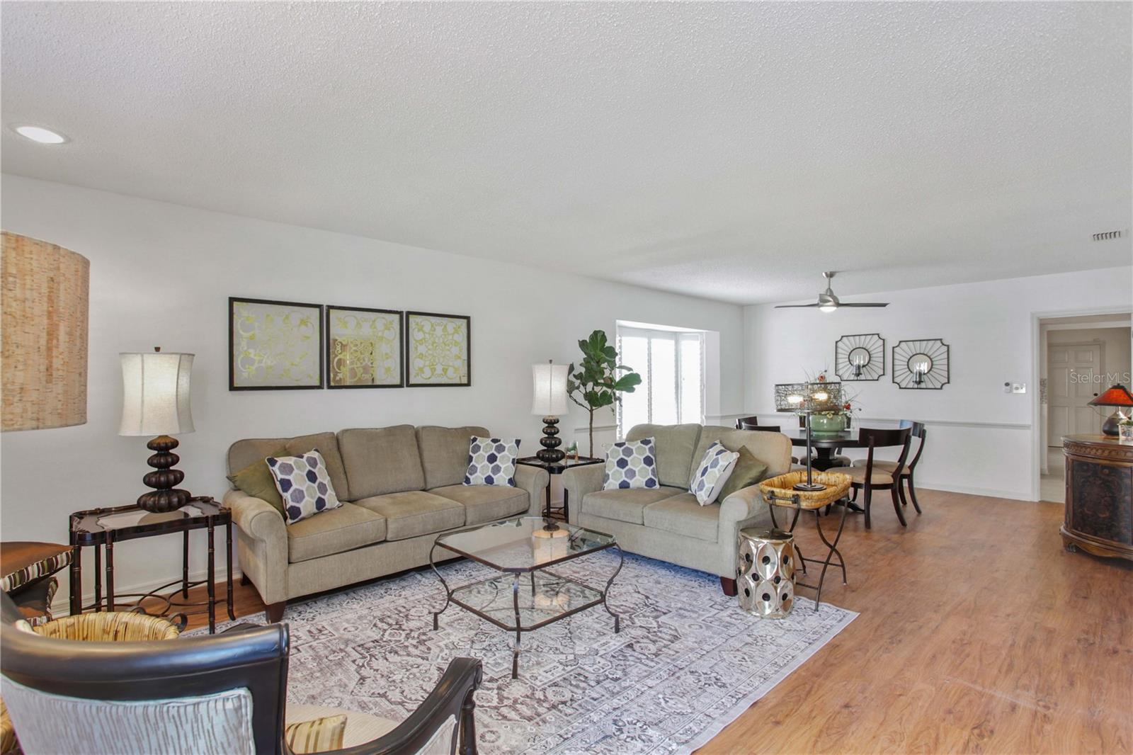 COUNTRY CLUB TWNHS ESTATES - Residential