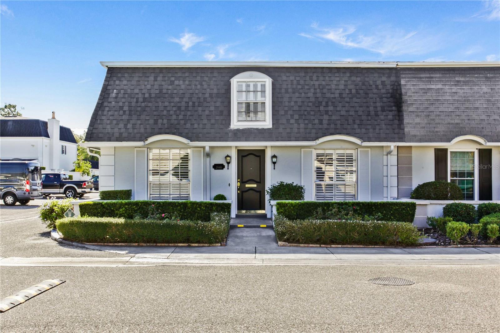 COUNTRY CLUB TWNHS ESTATES - Residential