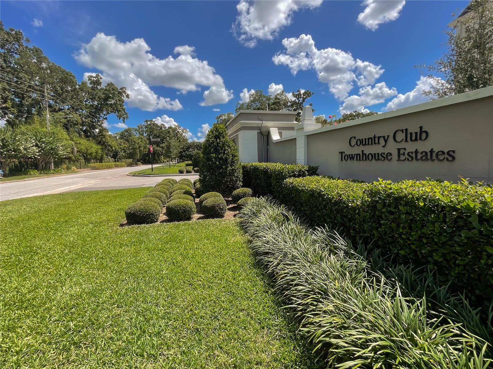 COUNTRY CLUB TWNHS ESTATES - Residential