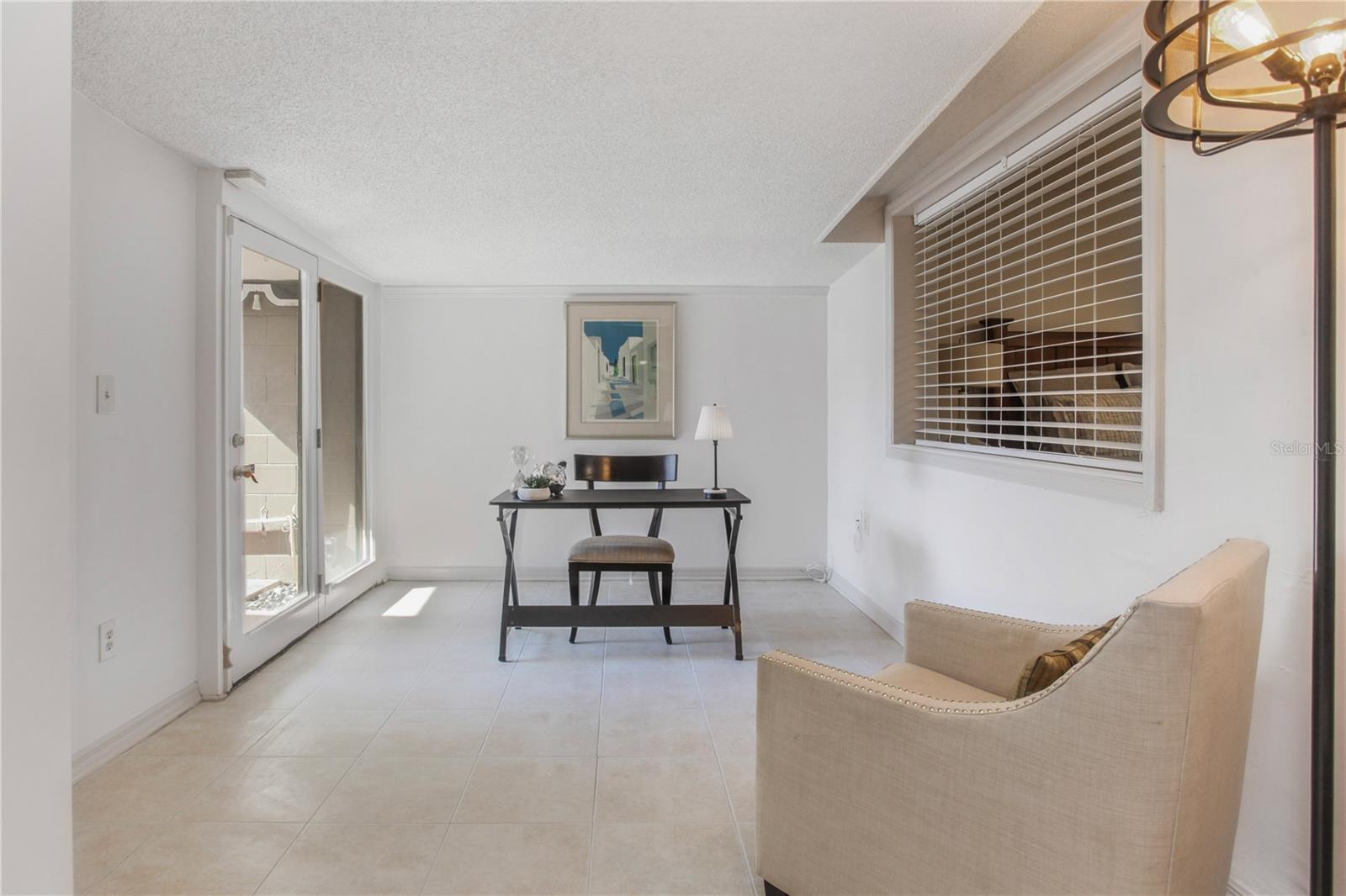 COUNTRY CLUB TWNHS ESTATES - Residential