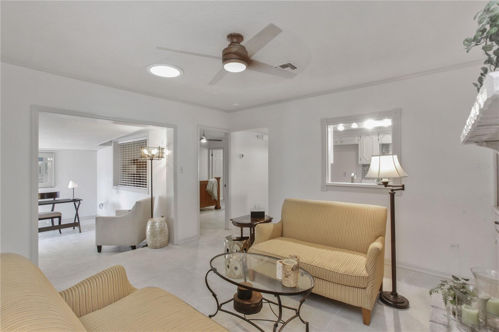 COUNTRY CLUB TWNHS ESTATES - Residential