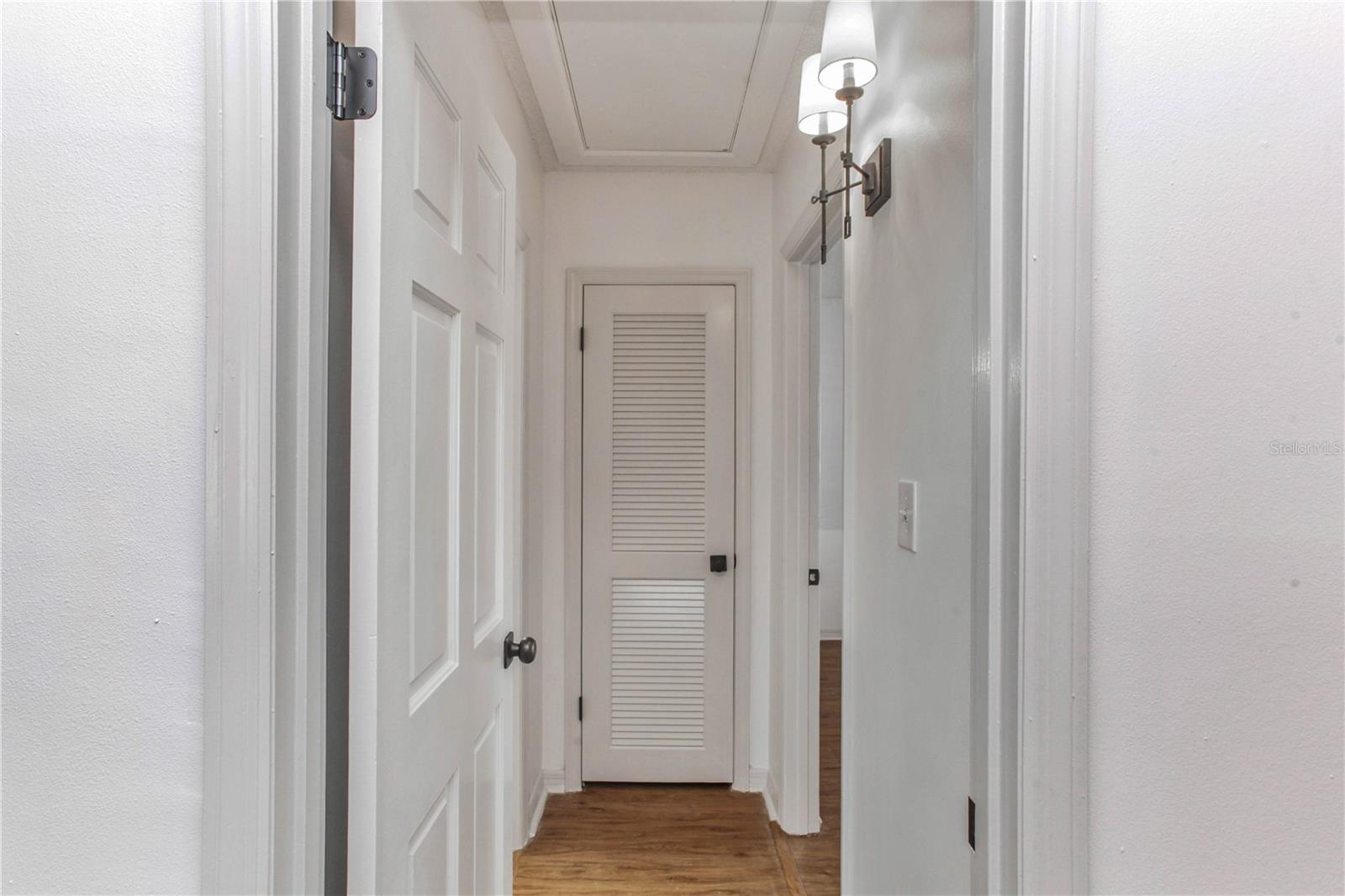 COUNTRY CLUB TWNHS ESTATES - Residential