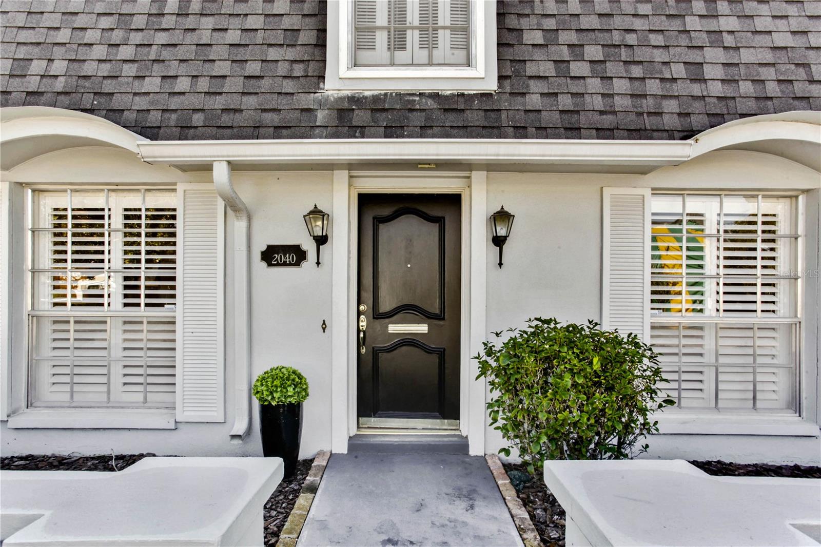 COUNTRY CLUB TWNHS ESTATES - Residential