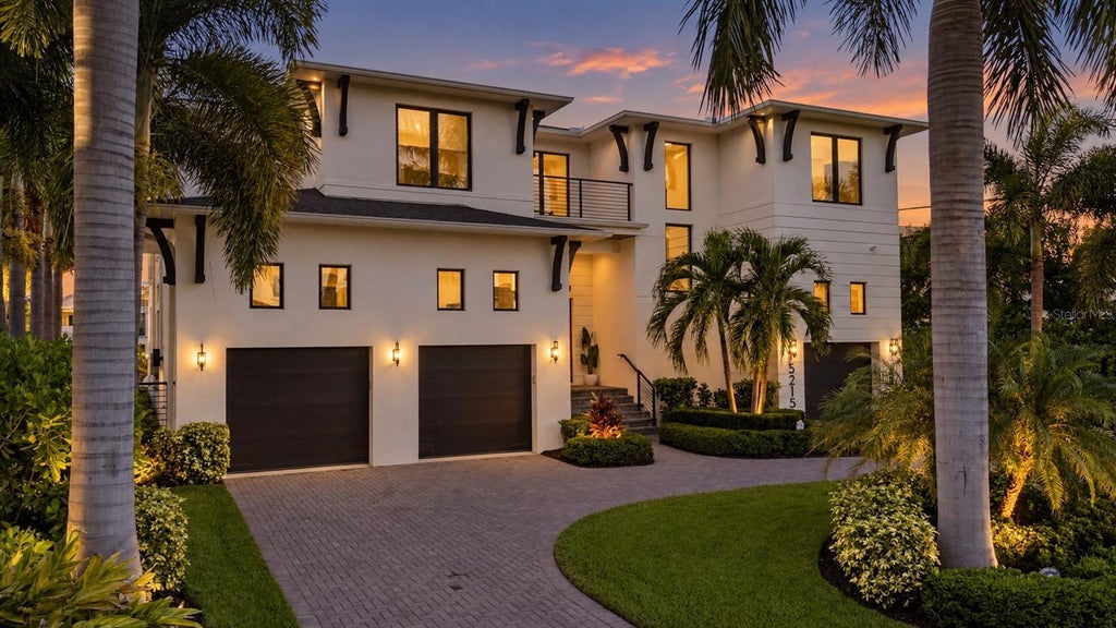 Photo of 5215 W Neptune Way, Tampa, FL 33609 (MLS # TB8543506)