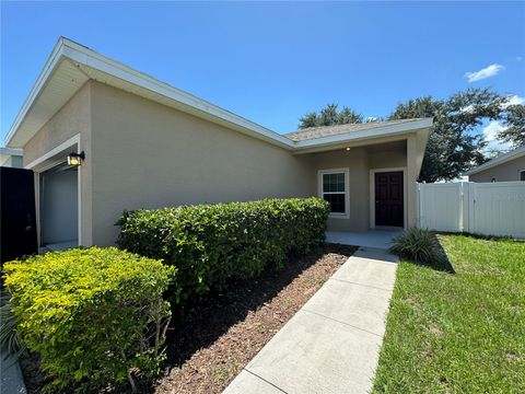 A home in WINTER HAVEN