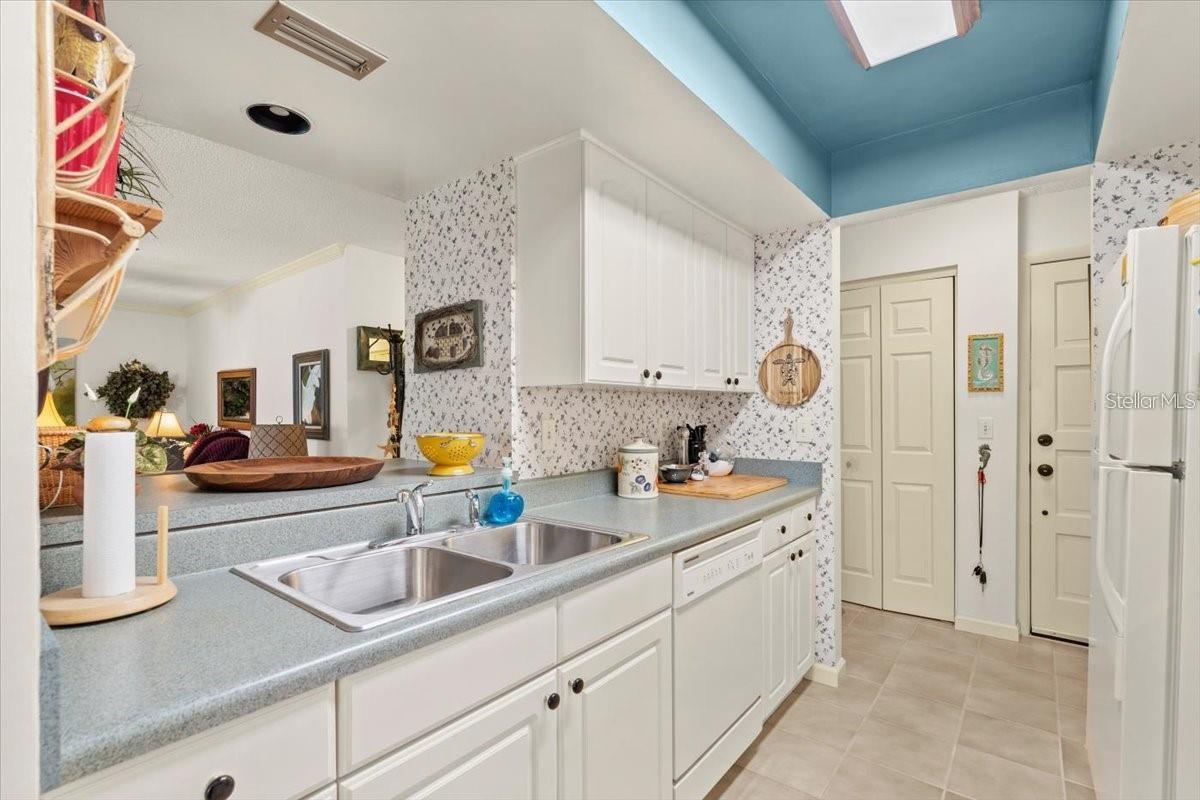 SHANGRI LA CONDO - Residential