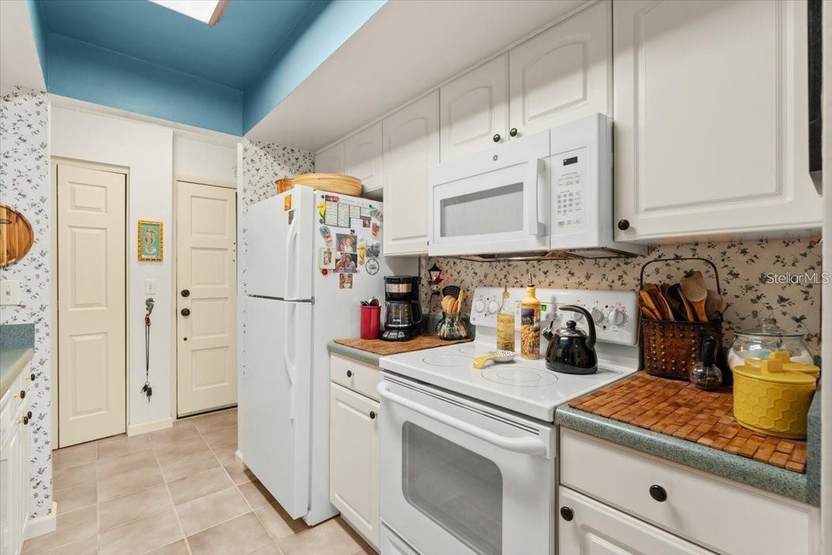 SHANGRI LA CONDO - Residential