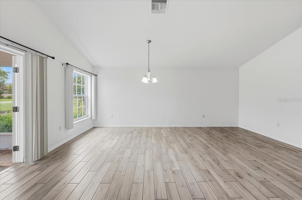 RICHMOND SQUARE PH 02 - Residential