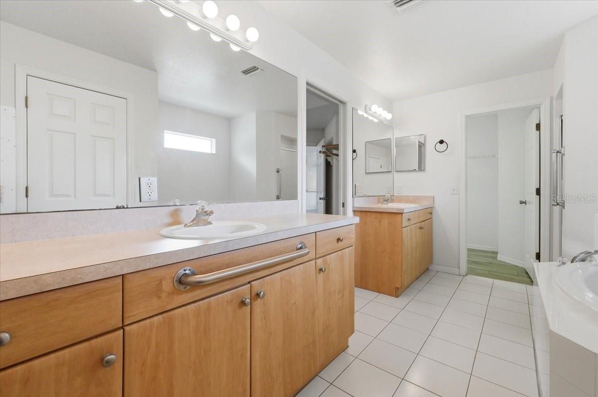 RICHMOND SQUARE PH 02 - Residential