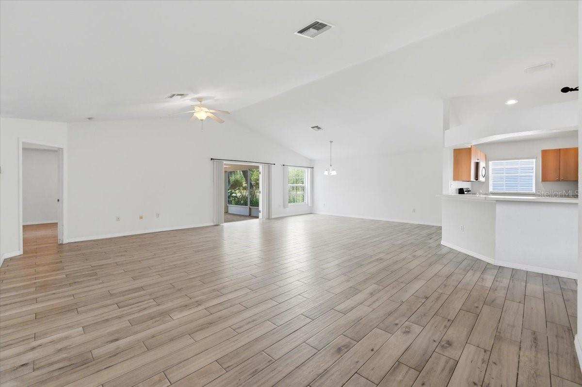 RICHMOND SQUARE PH 02 - Residential