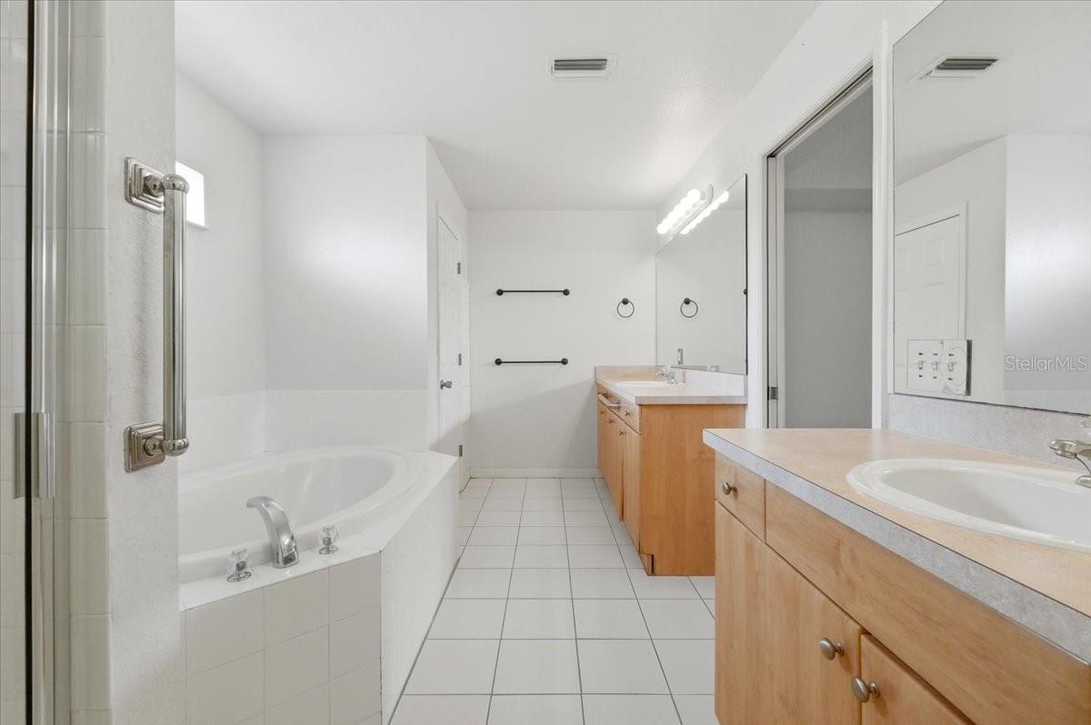 RICHMOND SQUARE PH 02 - Residential