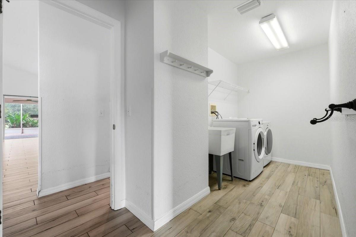 RICHMOND SQUARE PH 02 - Residential