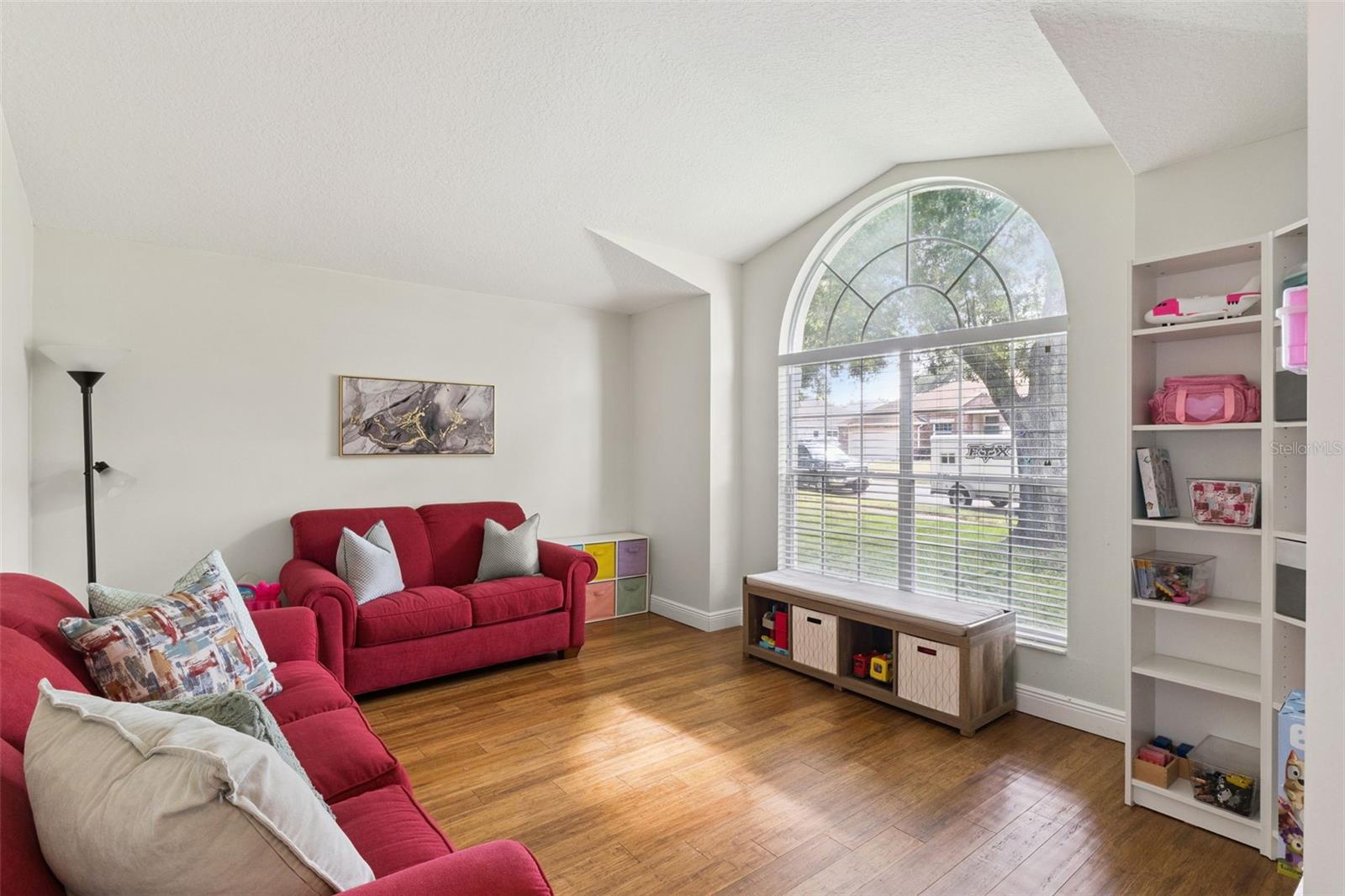 KINGSTON OAKS - Residential