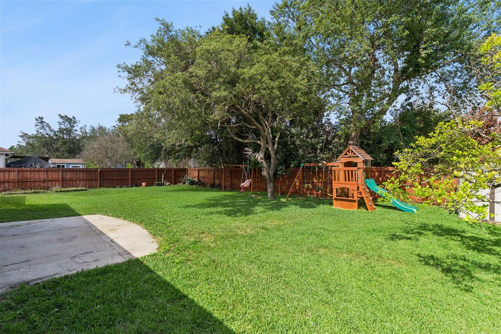 KINGSTON OAKS - Residential