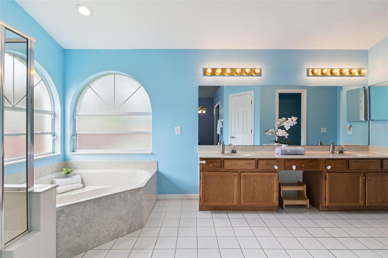 KINGSTON OAKS - Residential