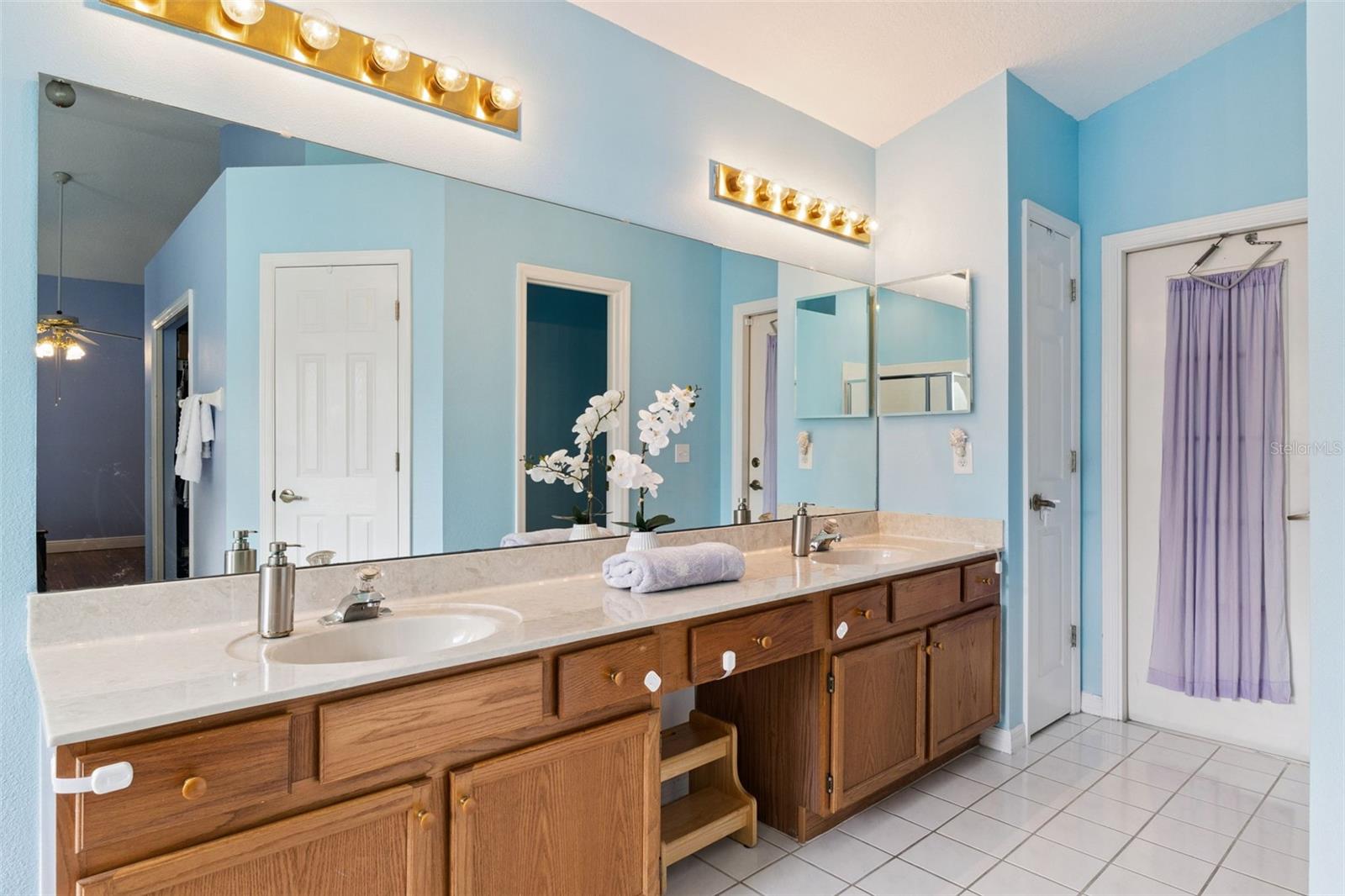KINGSTON OAKS - Residential