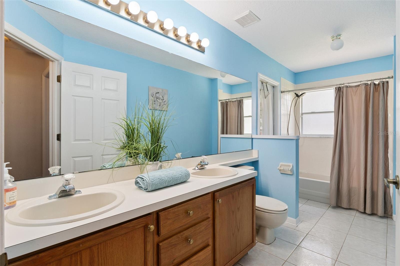 KINGSTON OAKS - Residential