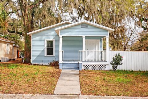 Photo of 728 Mckenzie Street, Leesburg, FL 34748 (MLS # OM719843)