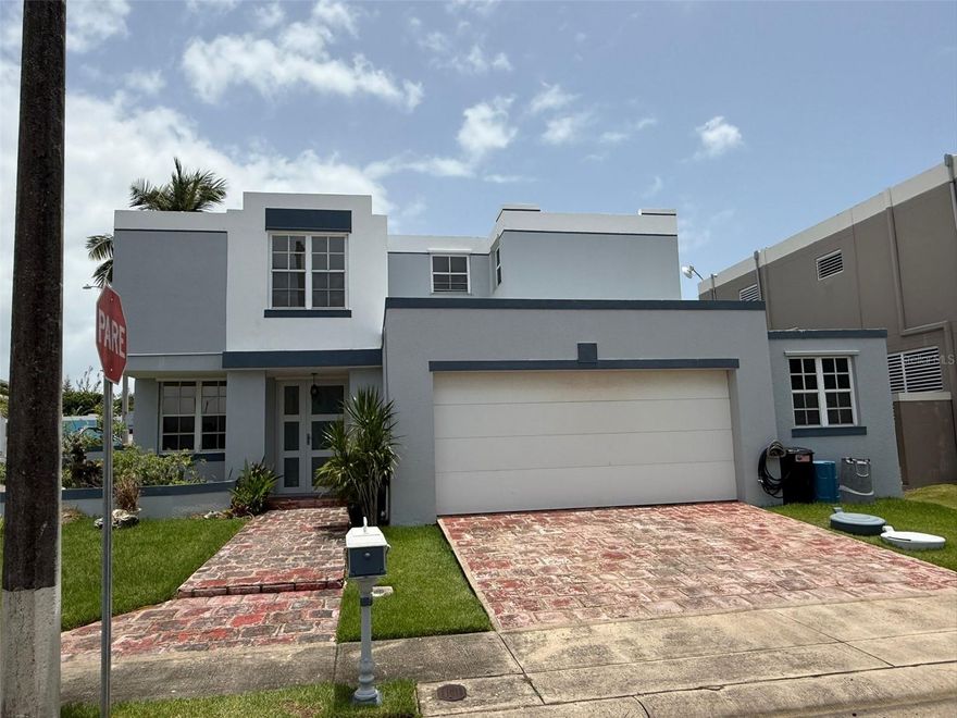 A stunning 2-story home in the highly sought-after Camino del Mar community in Toa Baja. This spacious 4-bedroom, 2.5-bath property features six inverter A/C units, a transfer switch, terrace, garage, and full laundry. Camino del Mar offers resort-style amenities, 24/7 security, and a true sense of neighborhood. It’s the ideal blend of comfort, privacy, and community living just minutes from San Juan.