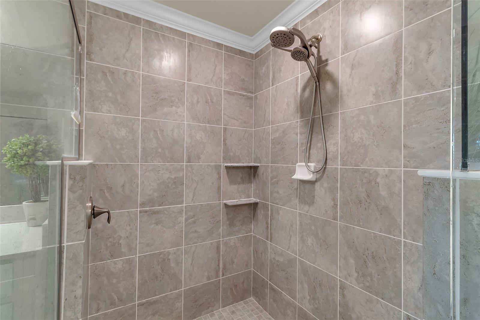 COACH HOMES 3/GRAN PARADISO BL - Residential