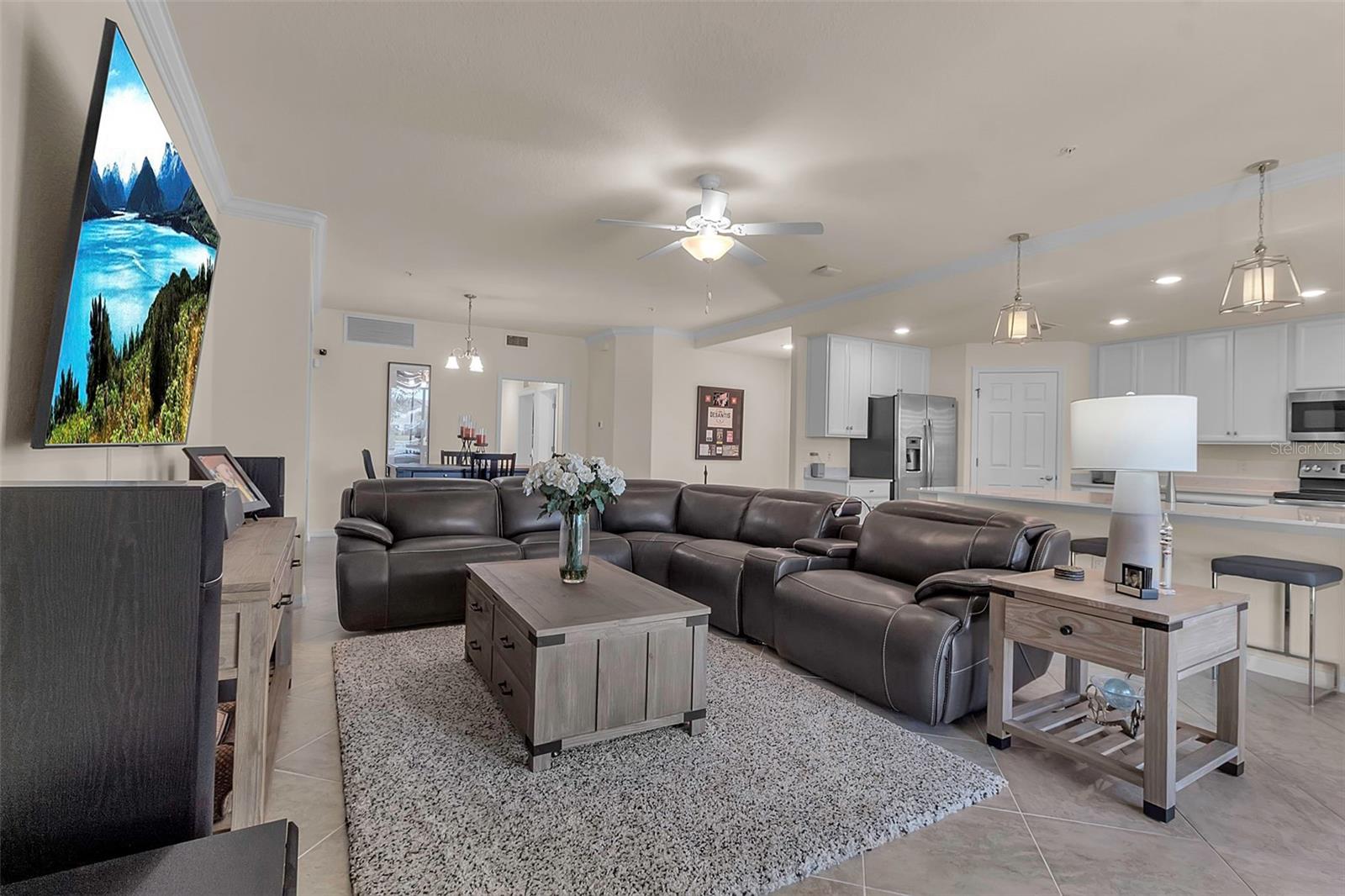 COACH HOMES 3/GRAN PARADISO BL - Residential