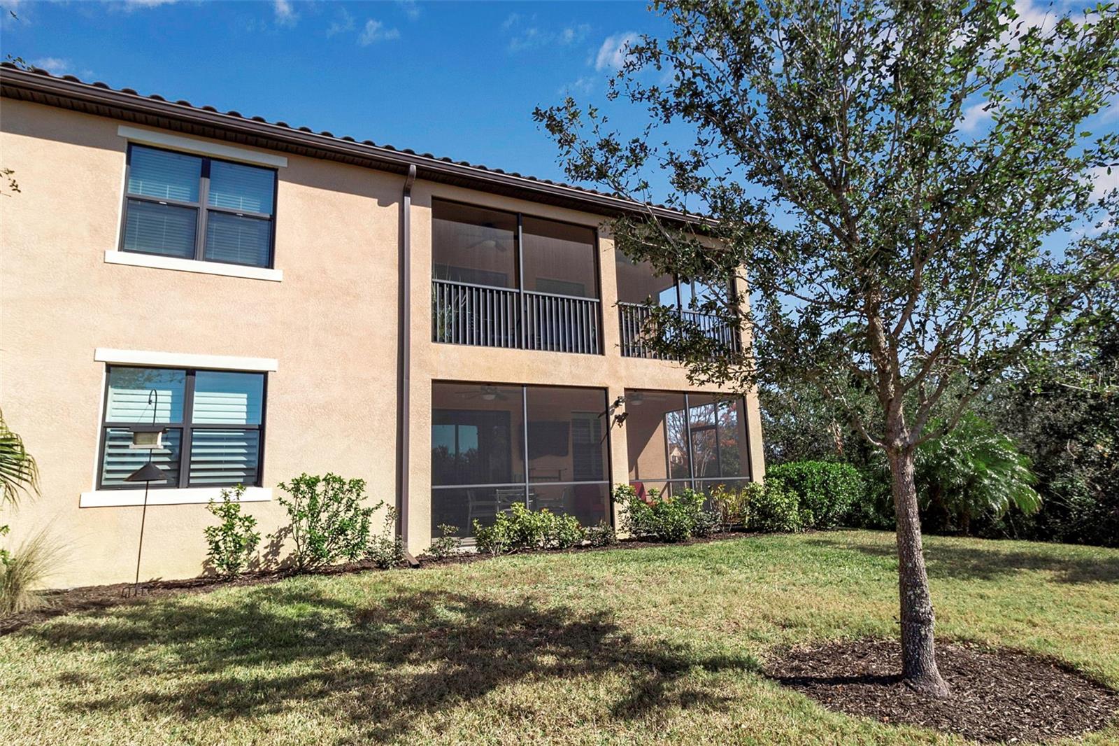 COACH HOMES 3/GRAN PARADISO BL - Residential