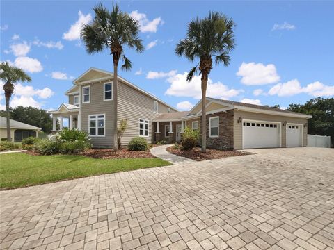 A home in AUBURNDALE