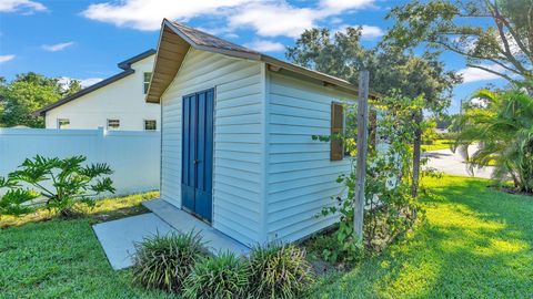 A home in LAKELAND