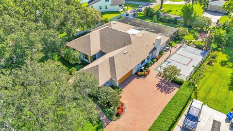 A home in LAKELAND