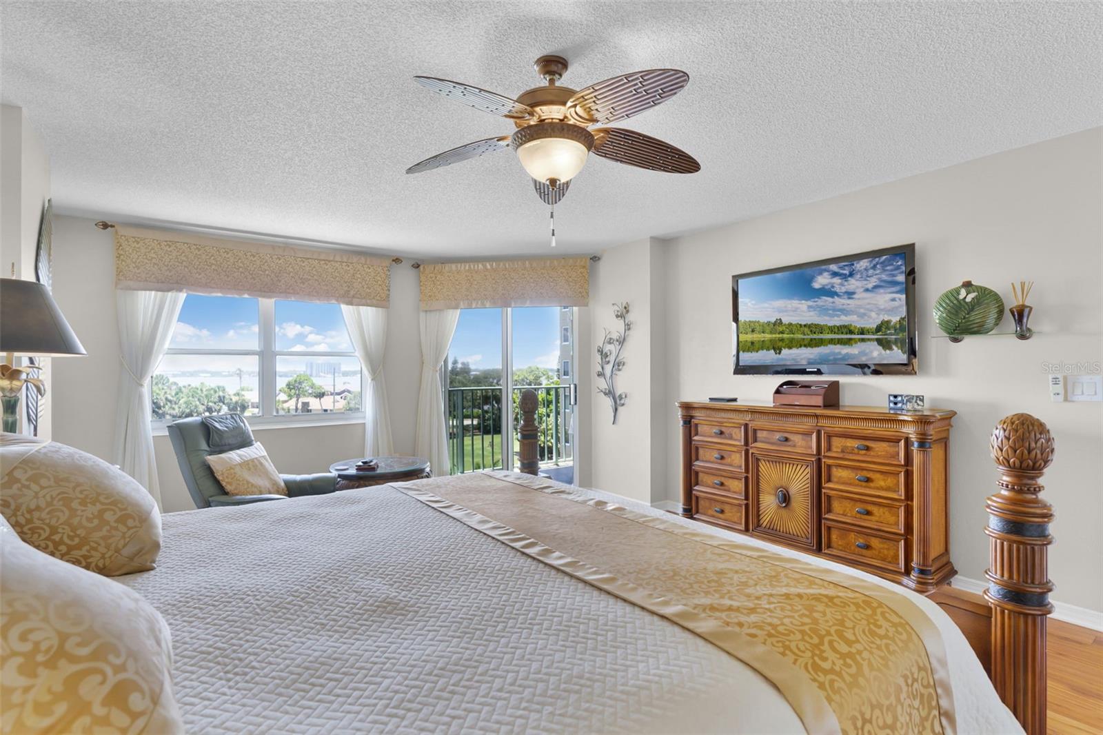 4 OCEANS WEST BOULEVARD 502D