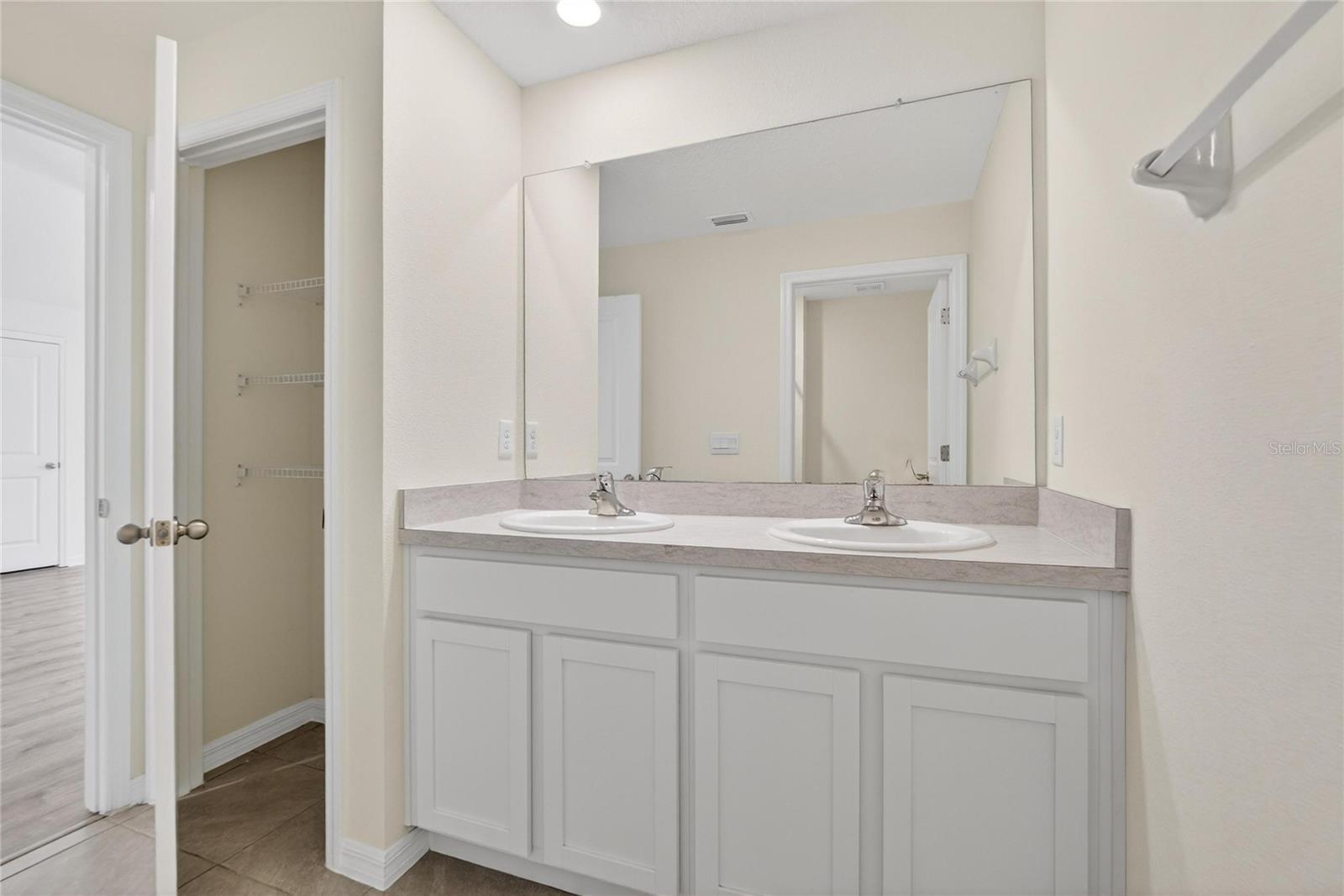 BERRY BAY - Residential Lease