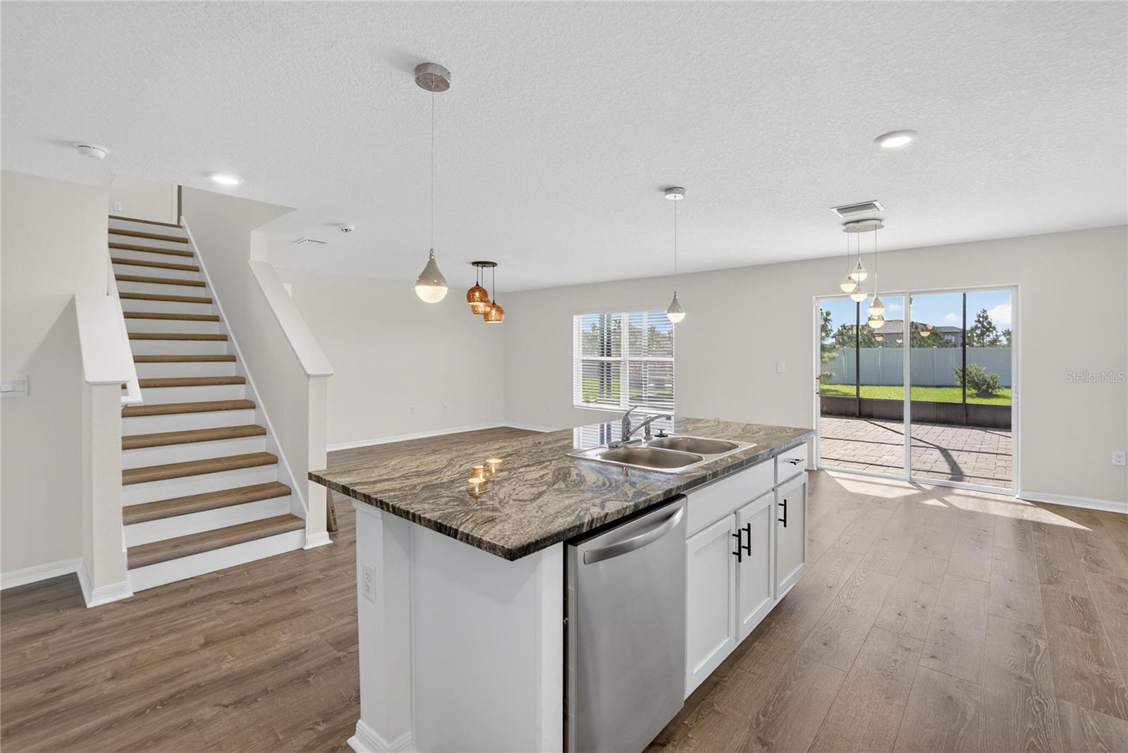 BERRY BAY - Residential Lease