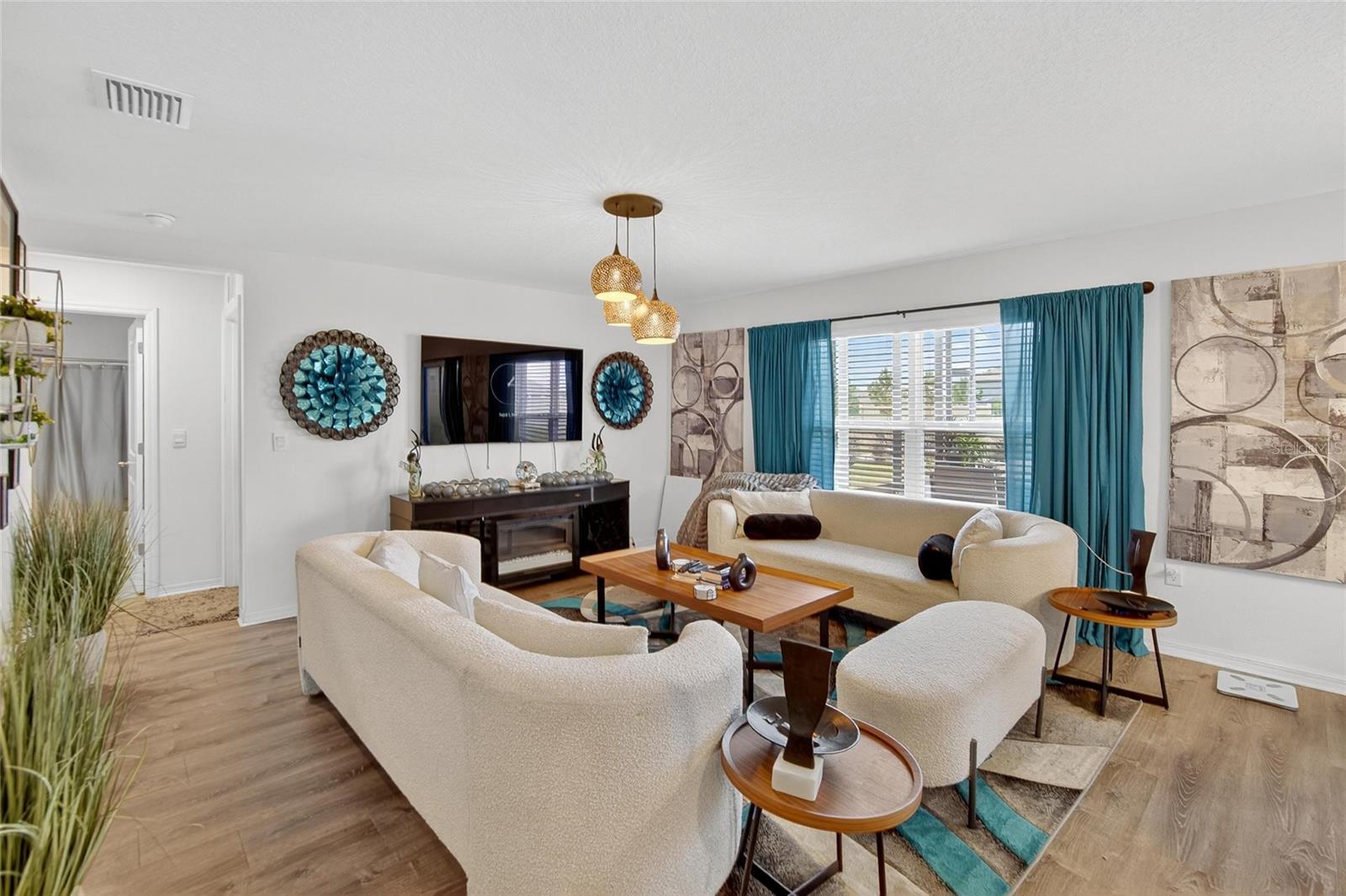 BERRY BAY - Residential Lease