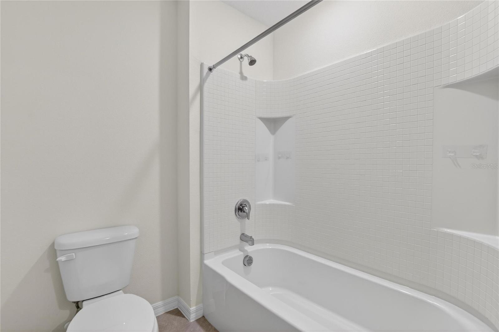 BERRY BAY - Residential Lease