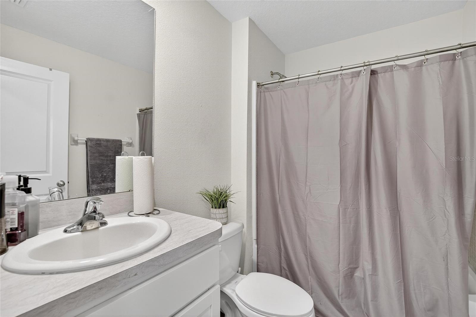BERRY BAY - Residential Lease