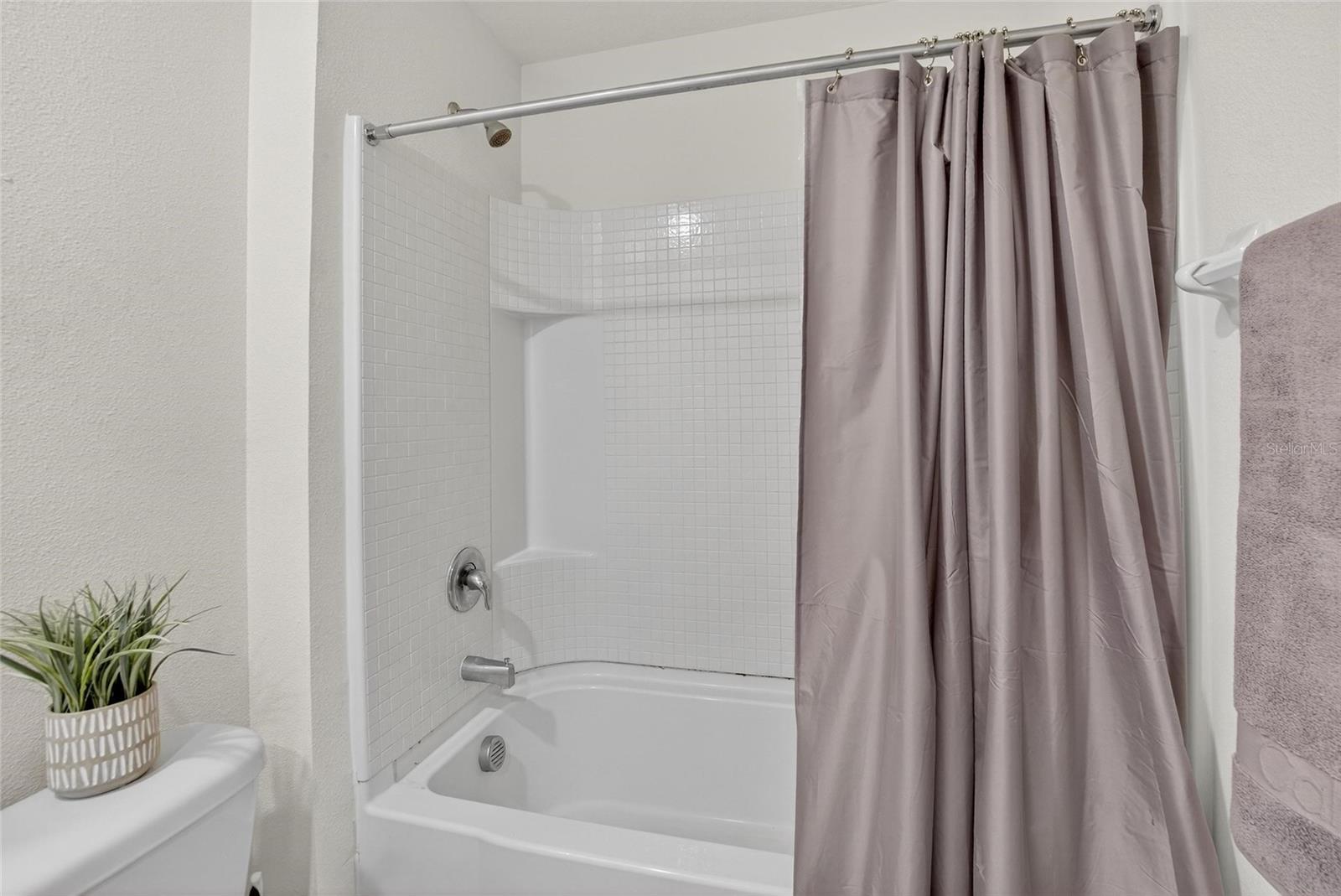 BERRY BAY - Residential Lease