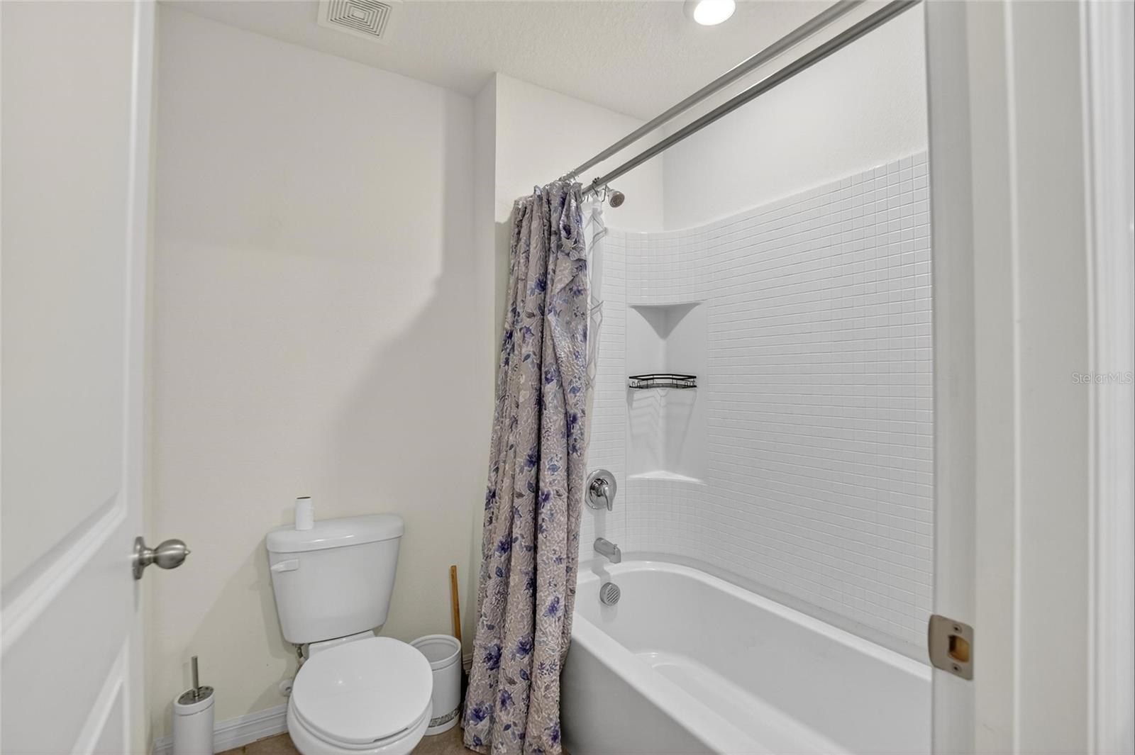 BERRY BAY - Residential Lease