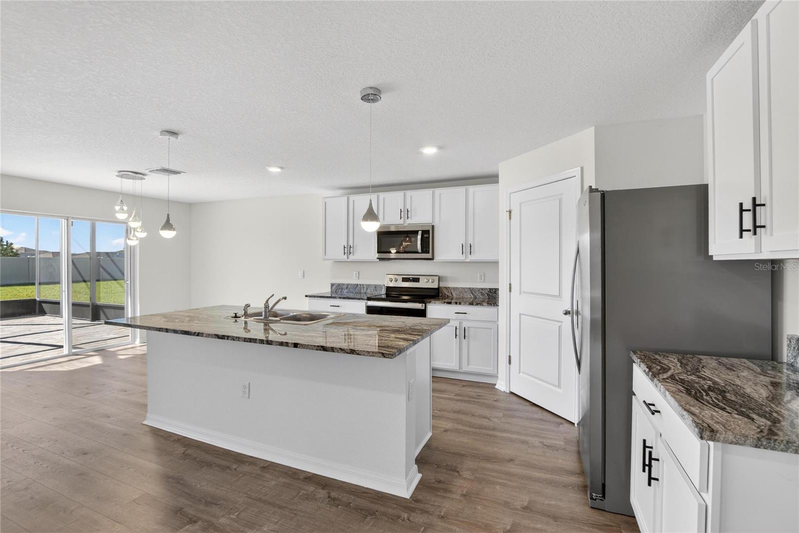 BERRY BAY - Residential Lease