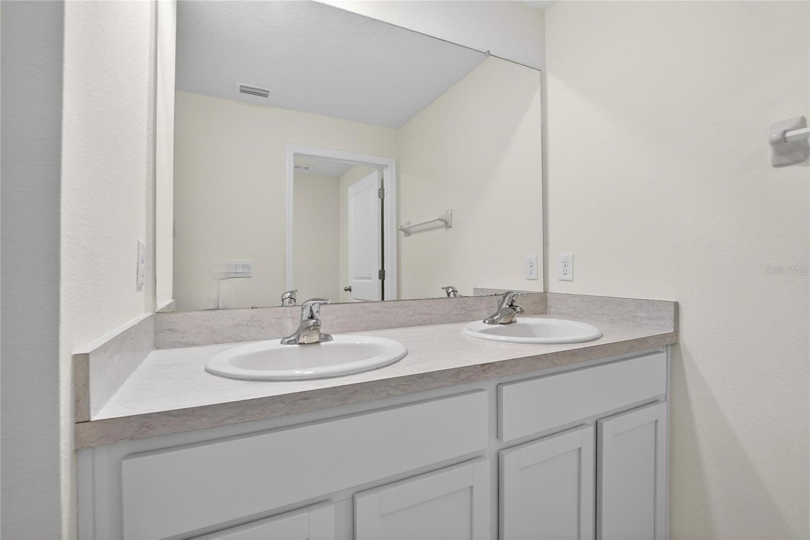 BERRY BAY - Residential Lease