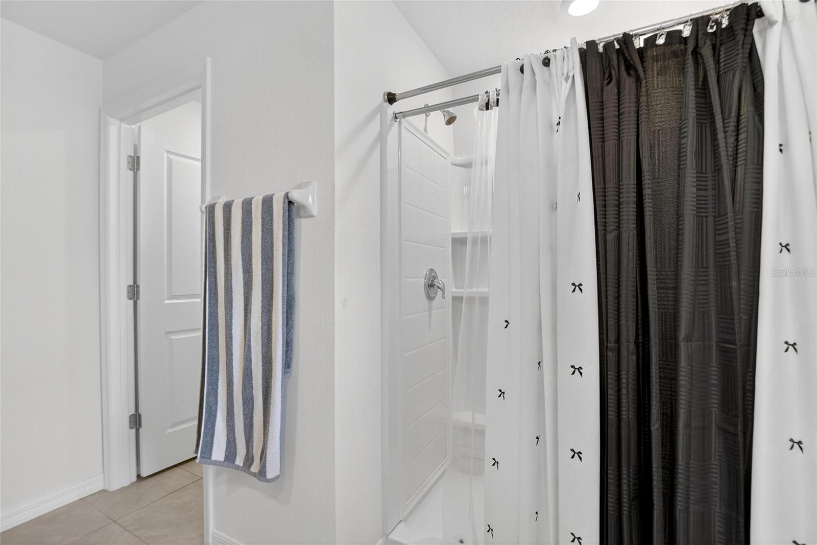 BERRY BAY - Residential Lease