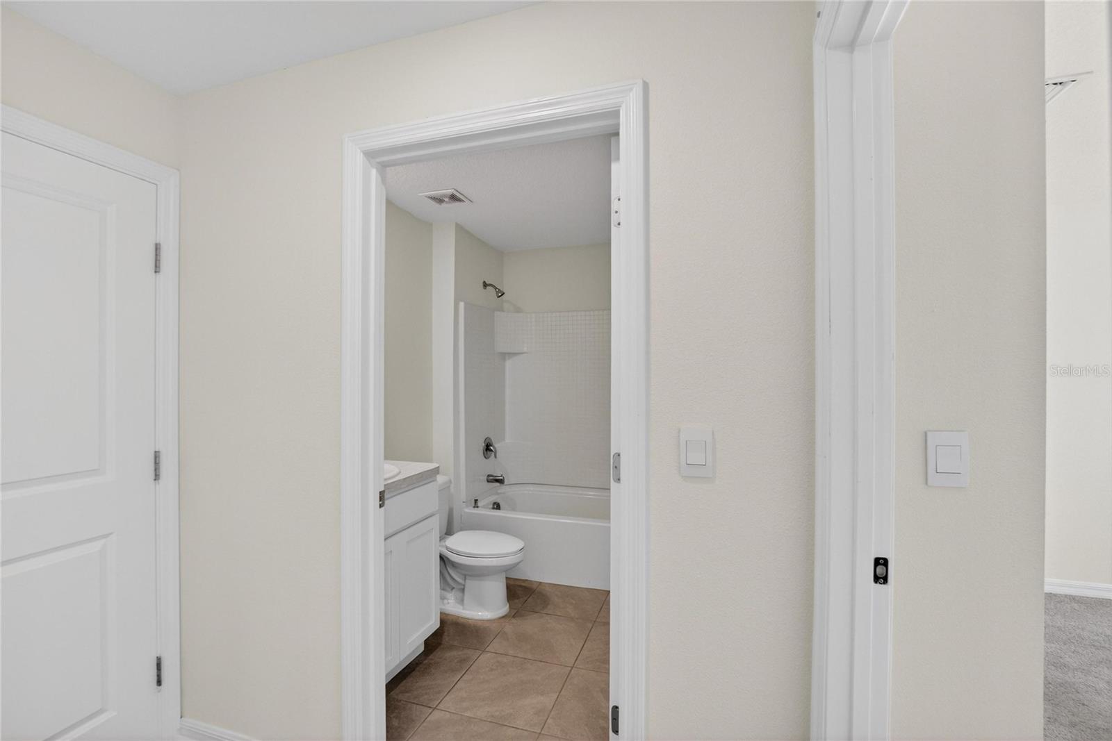 BERRY BAY - Residential Lease