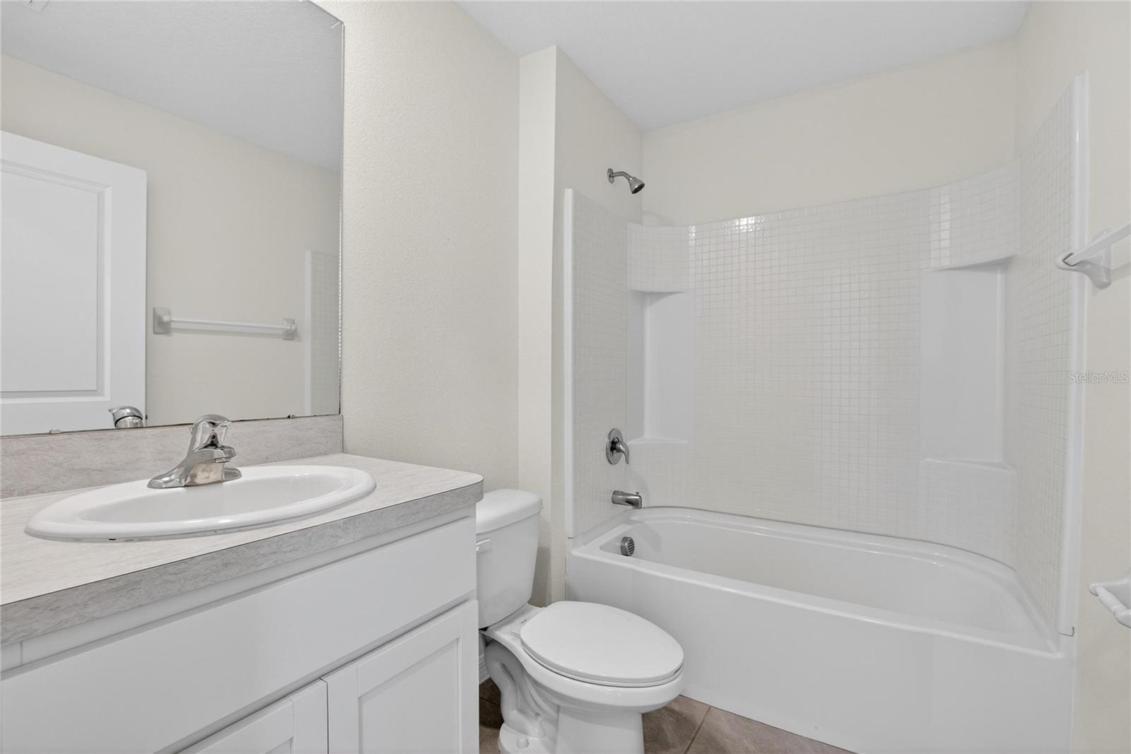 BERRY BAY - Residential Lease