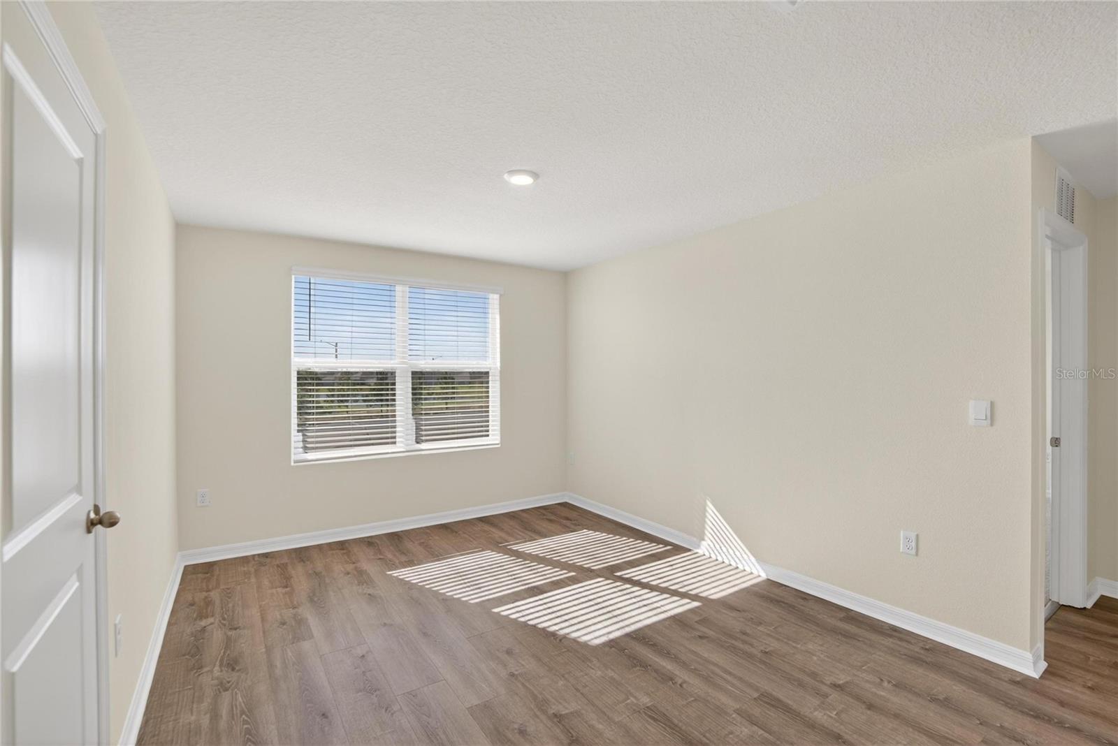 BERRY BAY - Residential Lease