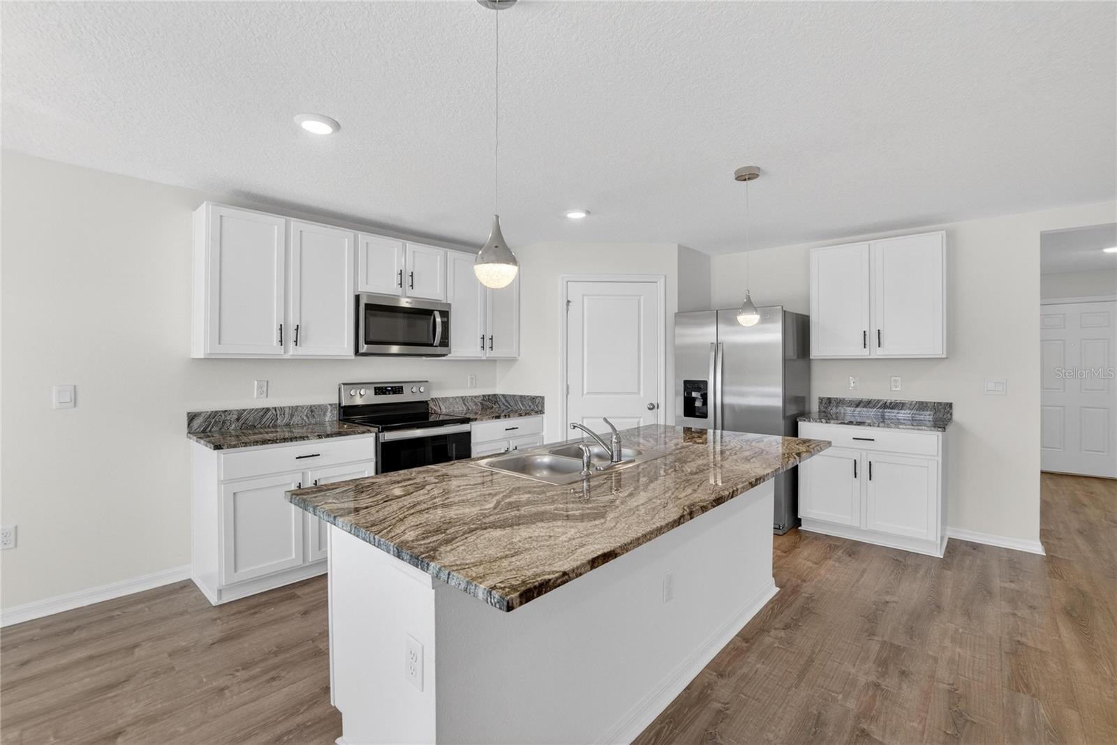 BERRY BAY - Residential Lease