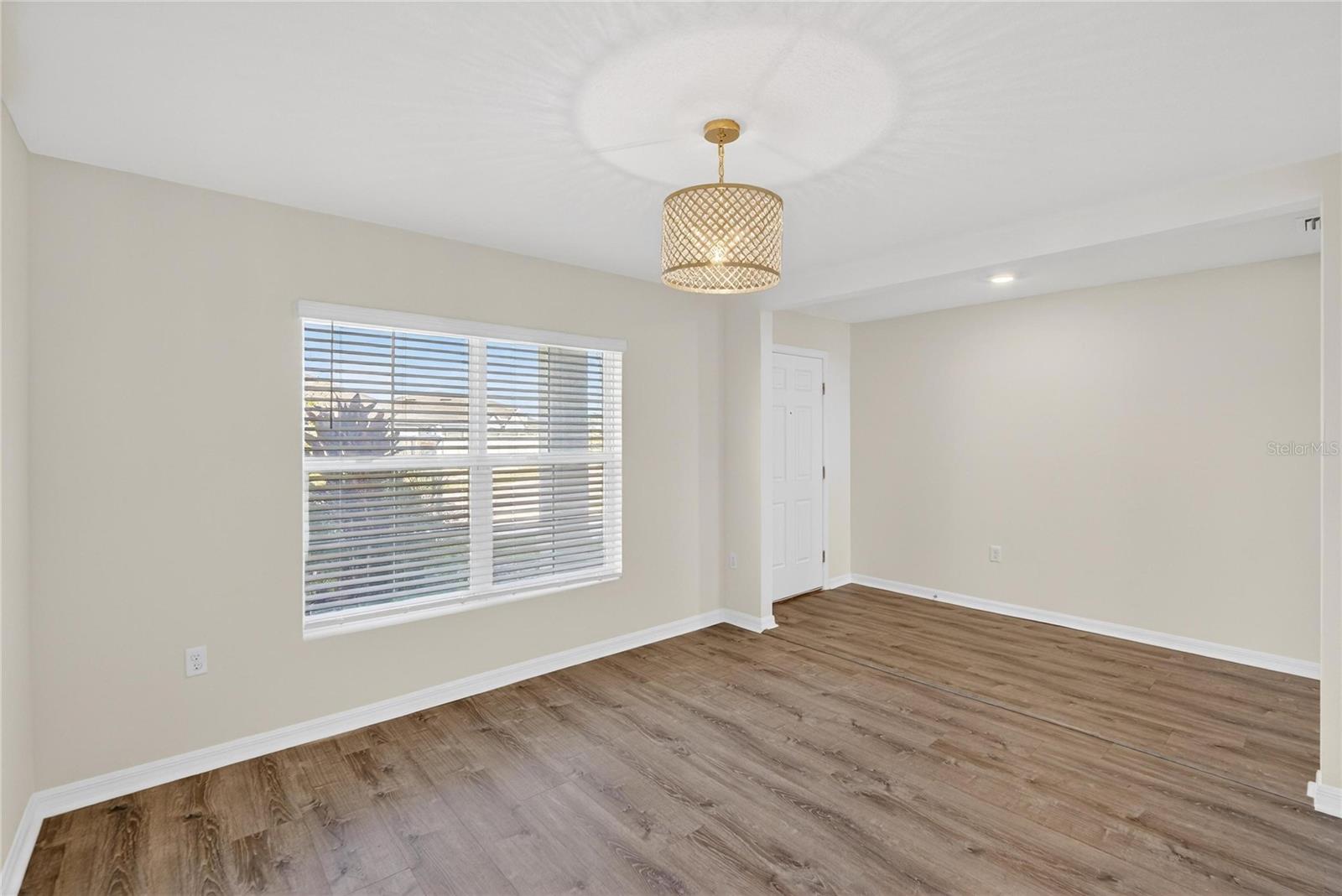 BERRY BAY - Residential Lease