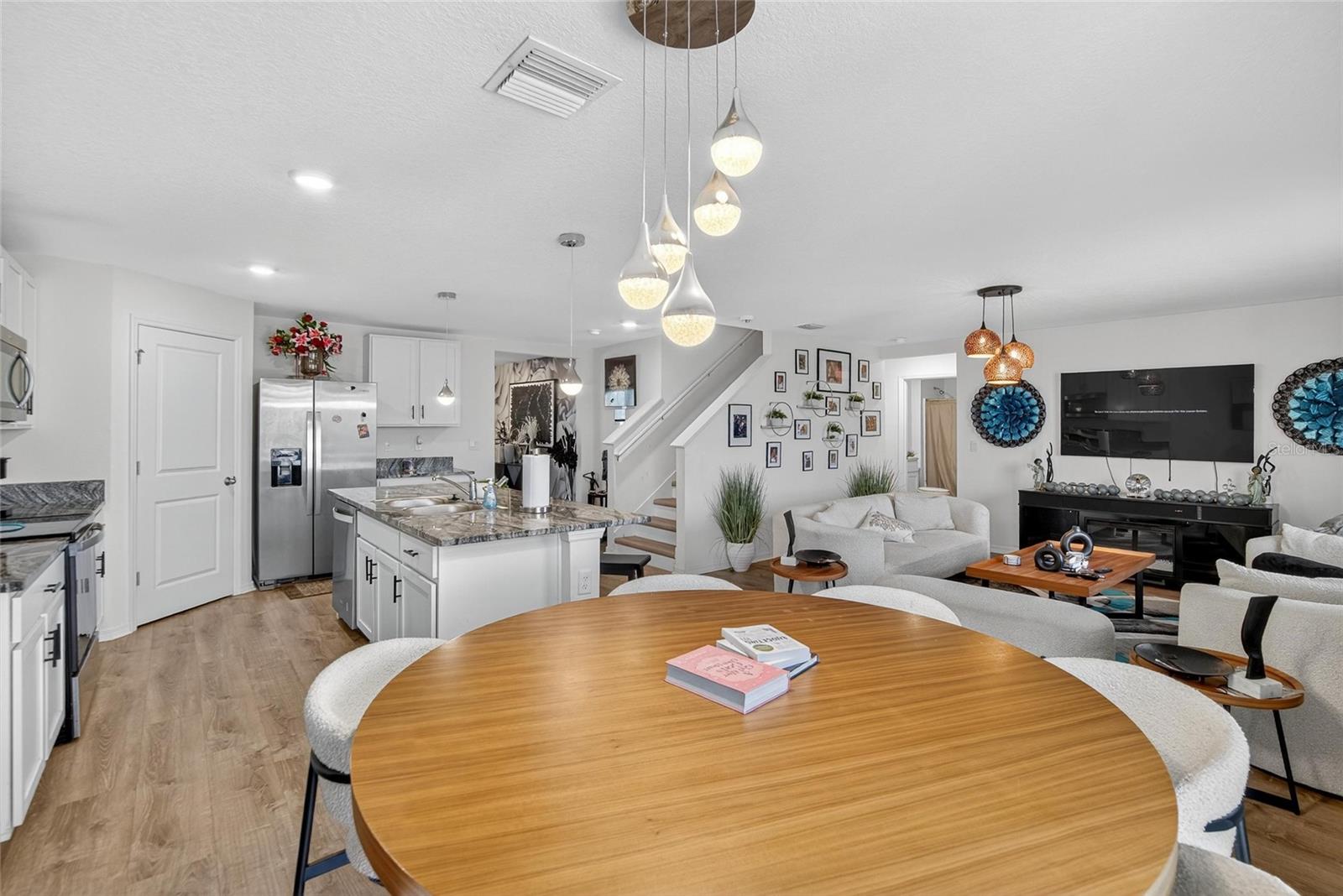 BERRY BAY - Residential Lease