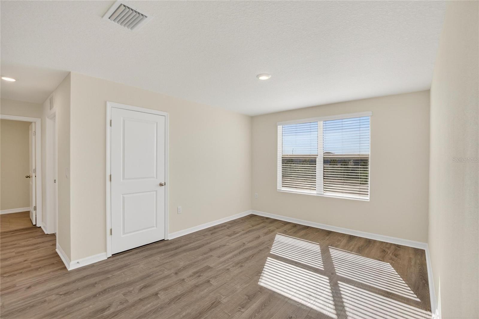 BERRY BAY - Residential Lease