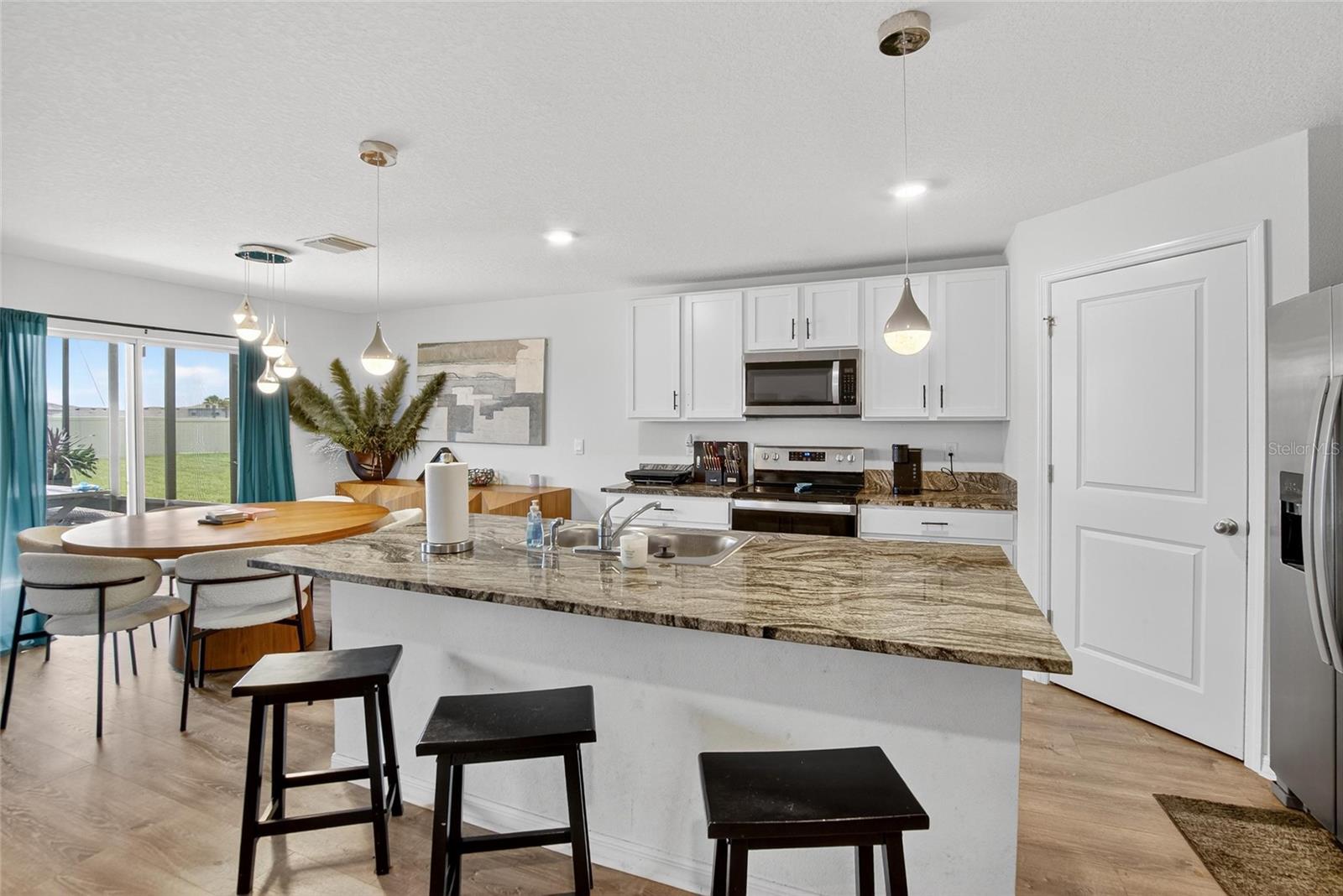 BERRY BAY - Residential Lease