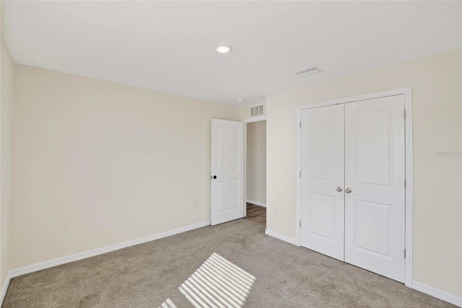 BERRY BAY - Residential Lease