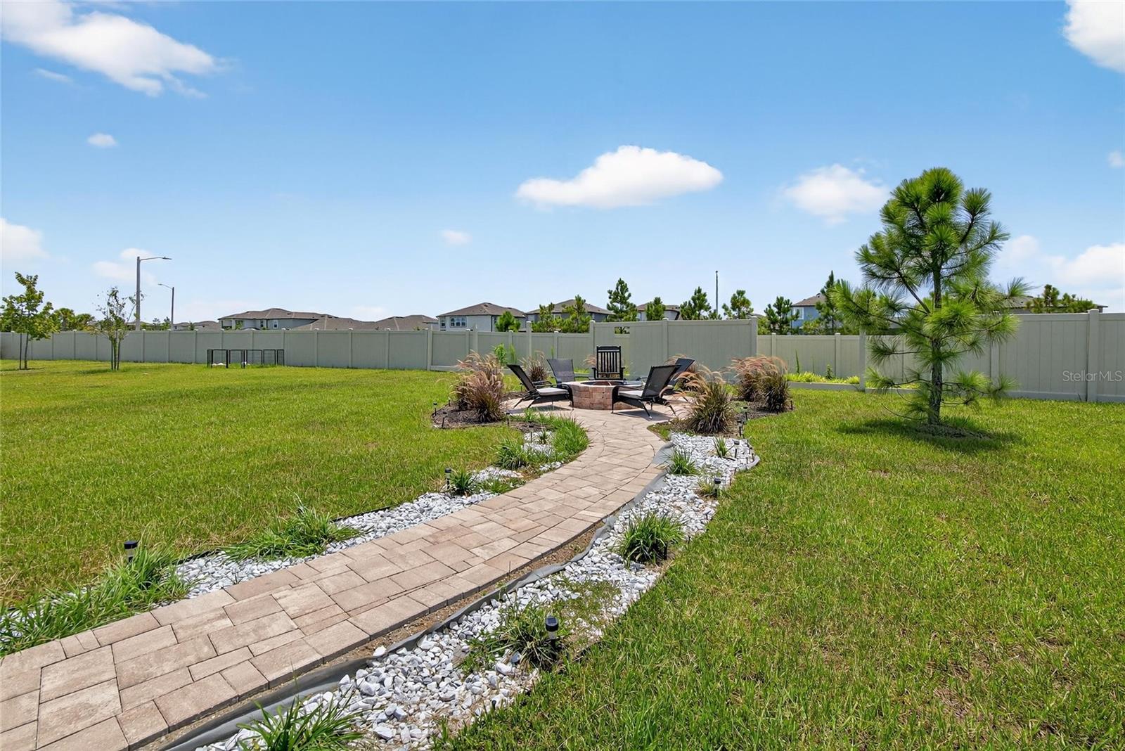 BERRY BAY - Residential Lease